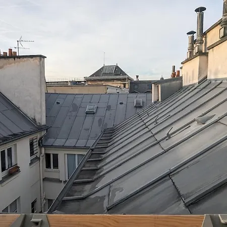 En Duplex Avec 3 Chambres, Au 4e Et Dernier Etage * Paris