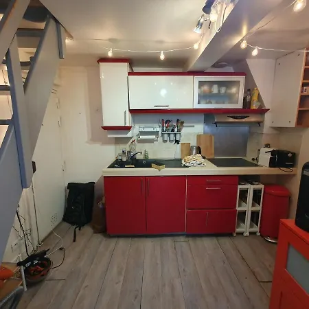 En Duplex Avec 3 Chambres, Au 4e Et Dernier Etage * باريس