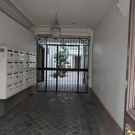 En Duplex Avec 3 Chambres, Au 4e Et Dernier Etage شقة باريس